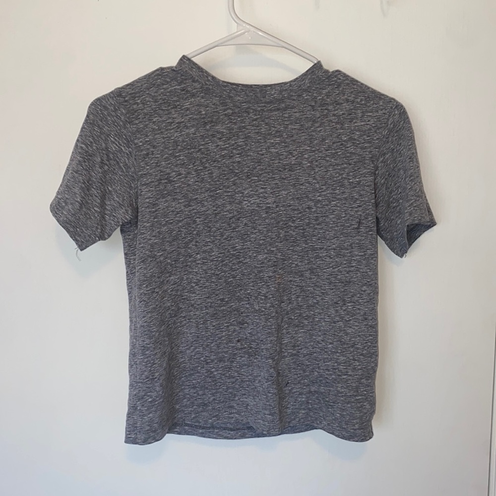 Girl’s gray shirt